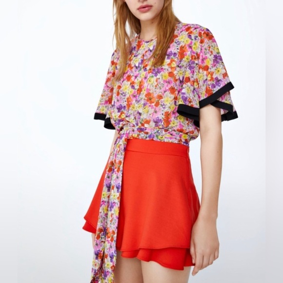 Zara Ruffled Shorts - Picture 2 of 7